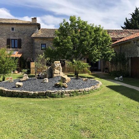 Blacksmiths Apartment in Blanzay - 1 bed Exterior foto