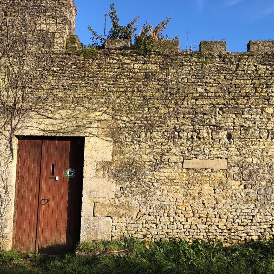Blacksmiths Apartment in Blanzay - 1 bed Exterior foto